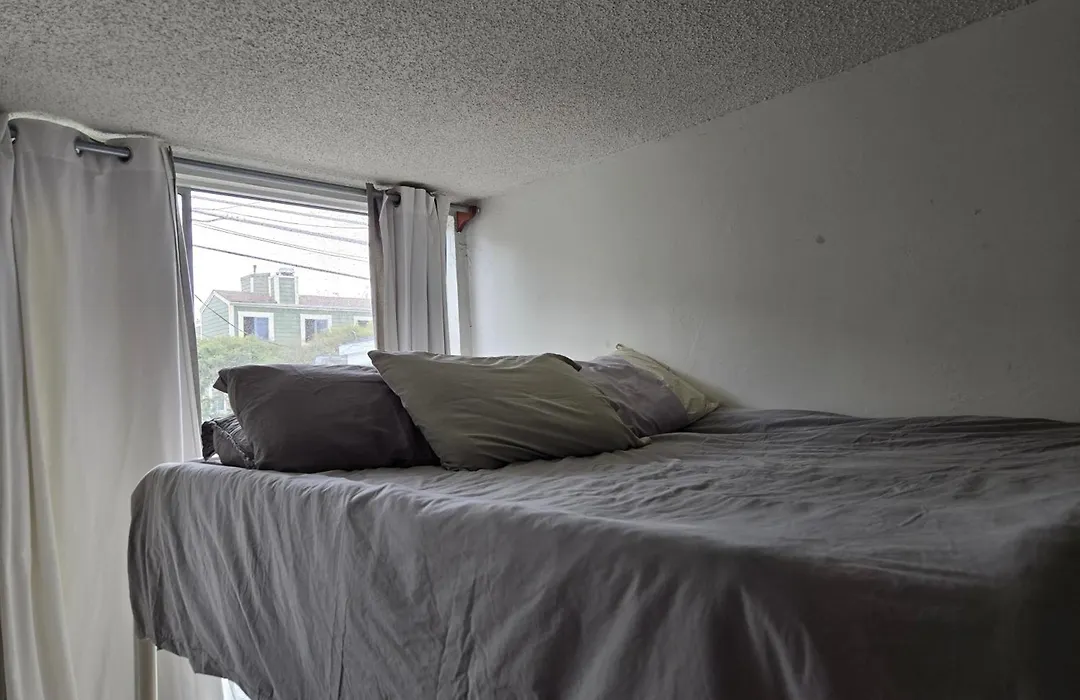 Ocean Front Vortex Female Hostel Private Rooms Free Bikes-1